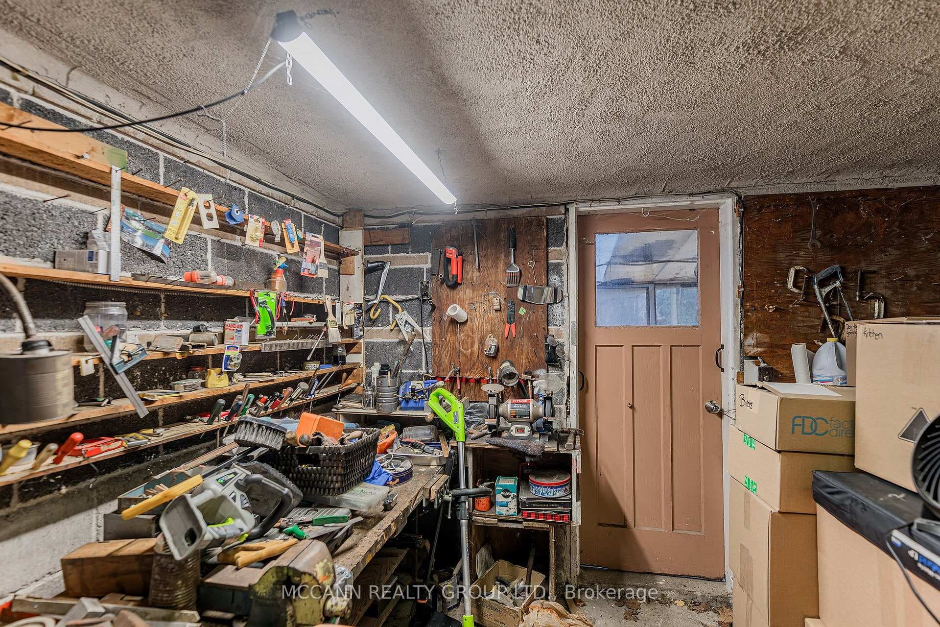 143 Horsham Avenue photo 40