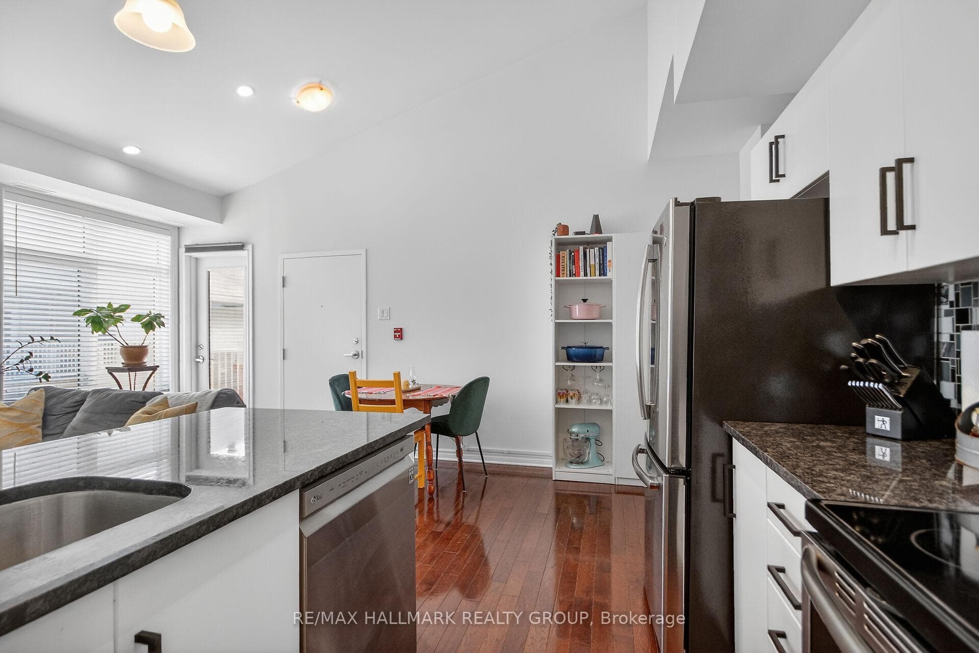 849 Blackcomb Private Unit Unit F photo 8