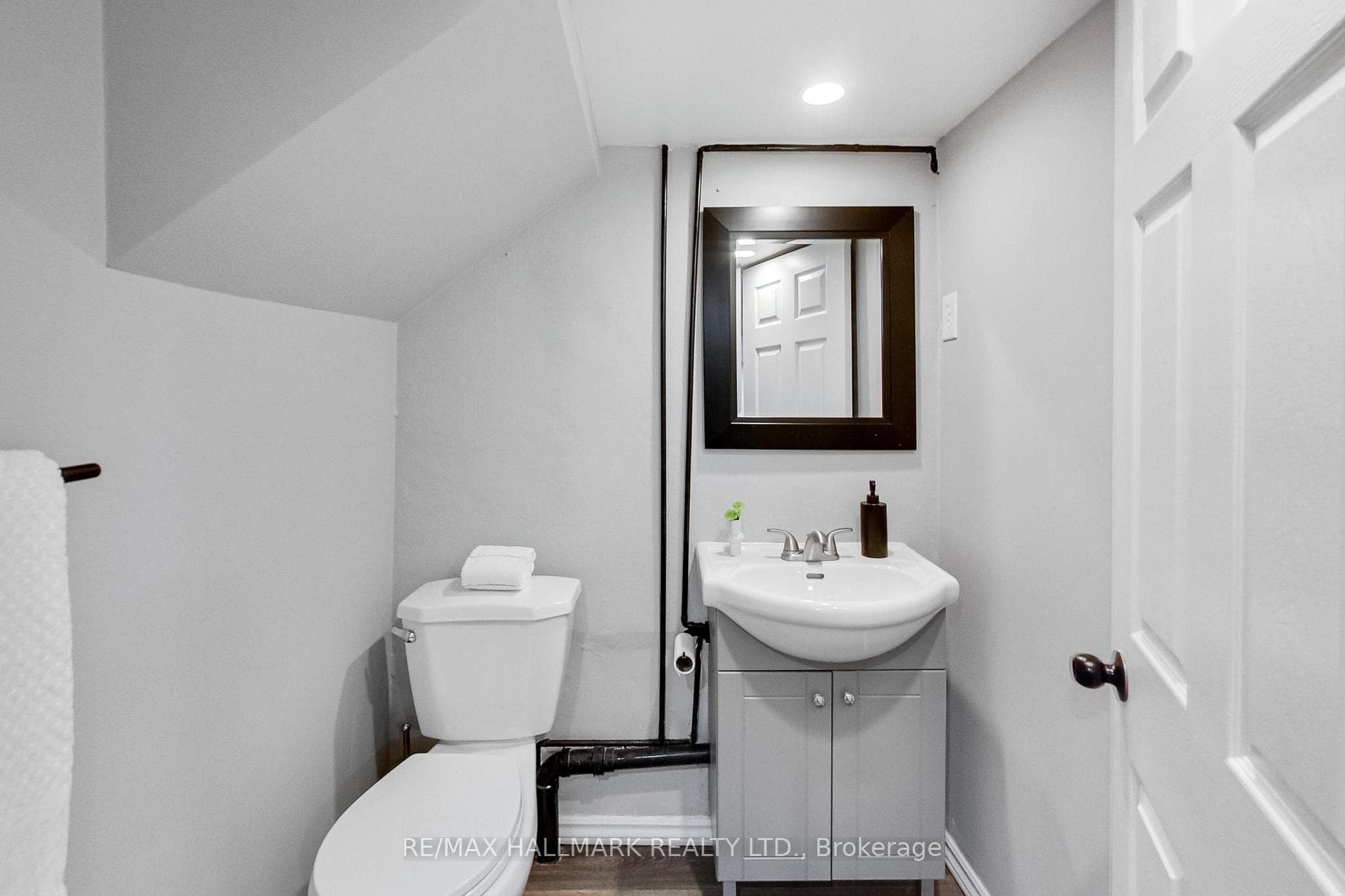 68 Valhalla Boulevard photo 26