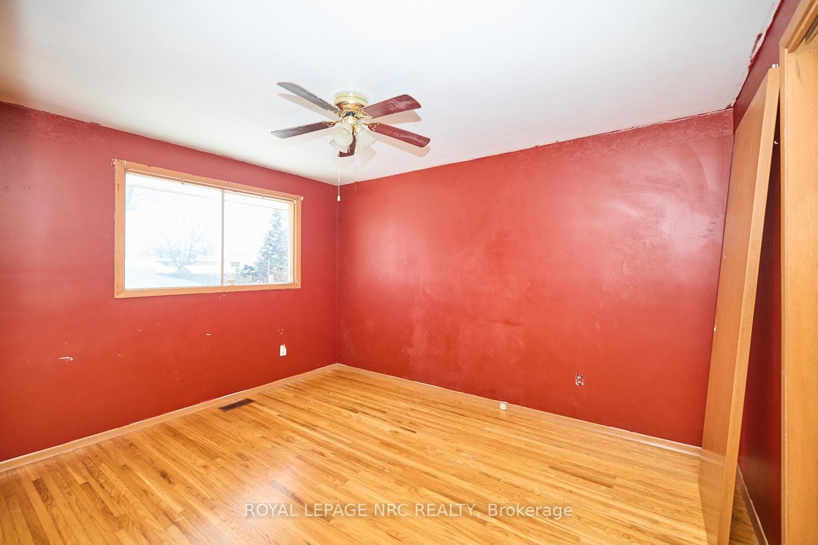 8 Huntley Crescent photo 16