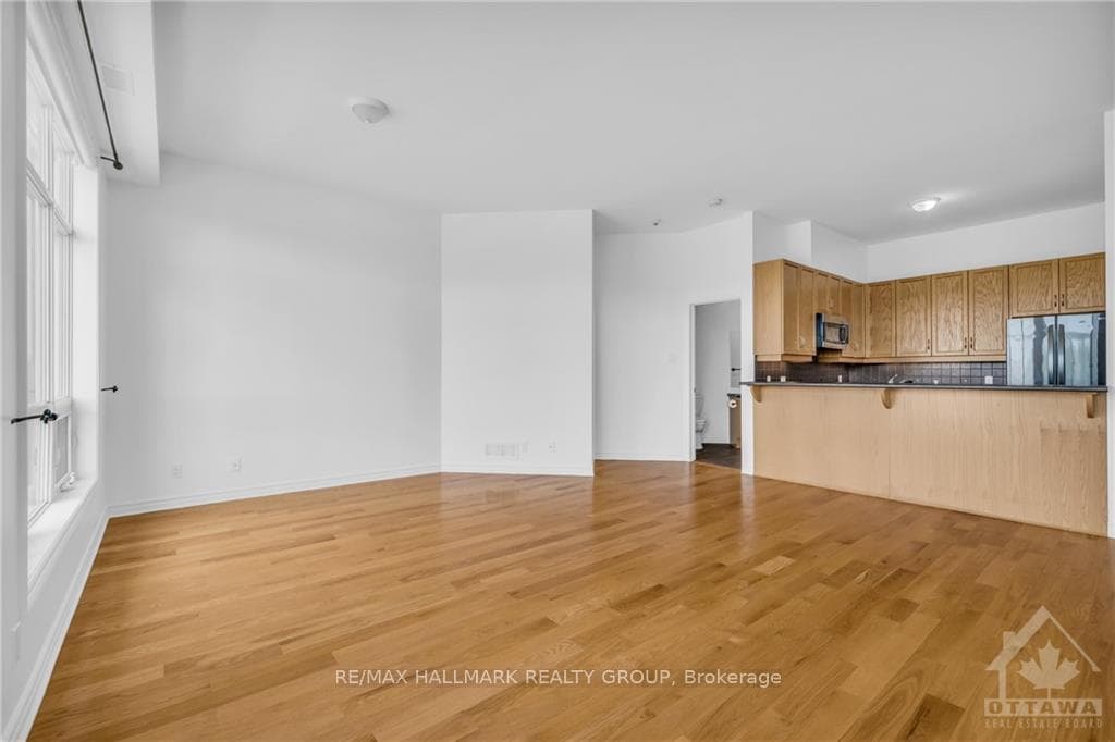 500 CLARIDGE Drive Unit 303 photo 9