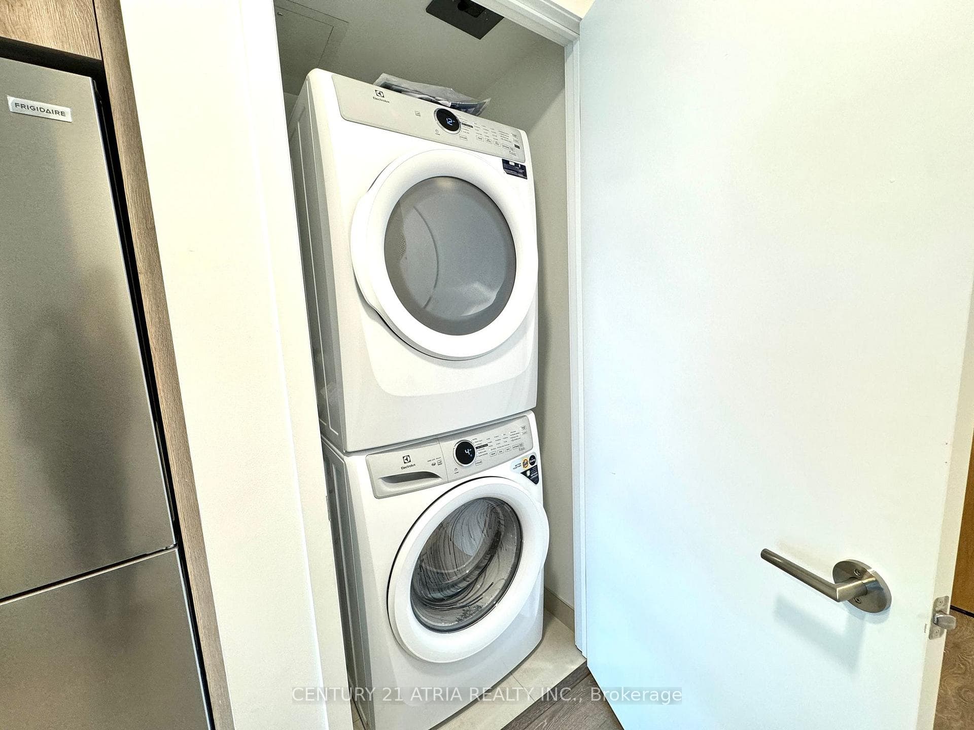 8 Beverley Glen Boulevard Unit 319 photo 9