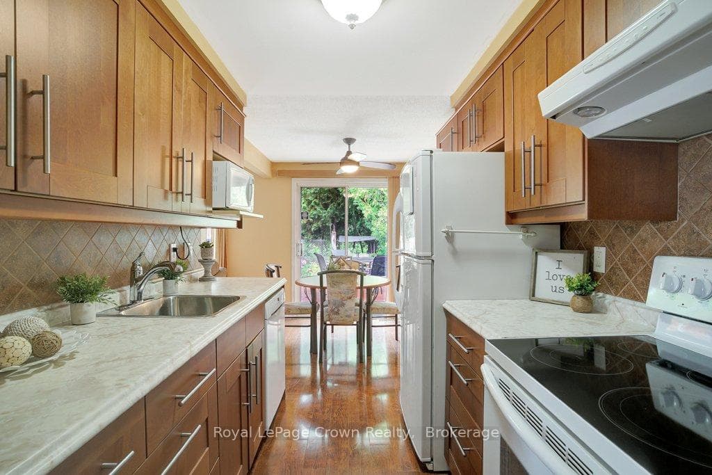 66 Carter Crescent photo 8