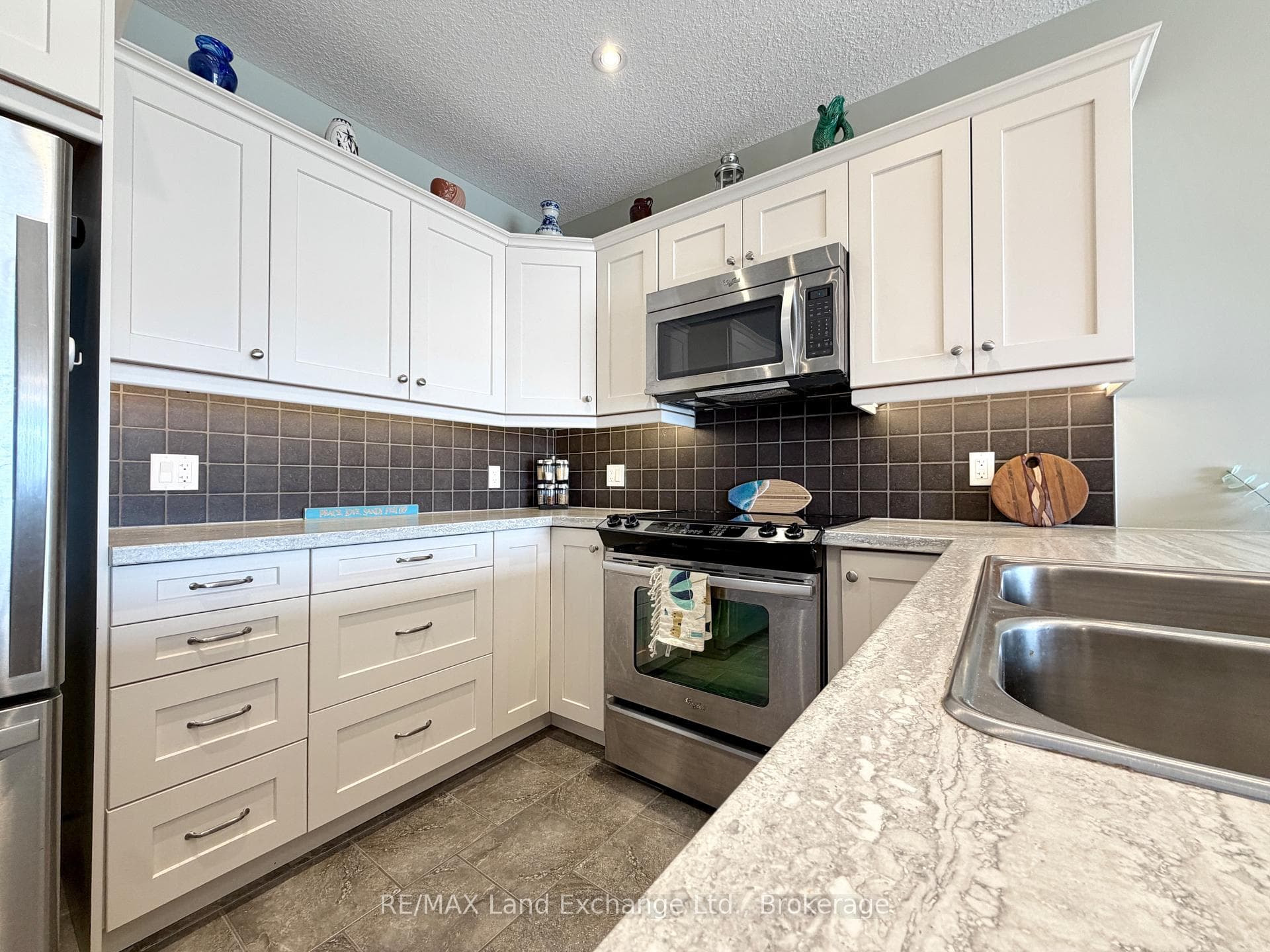137 ELGIN Street Unit 203 photo 3