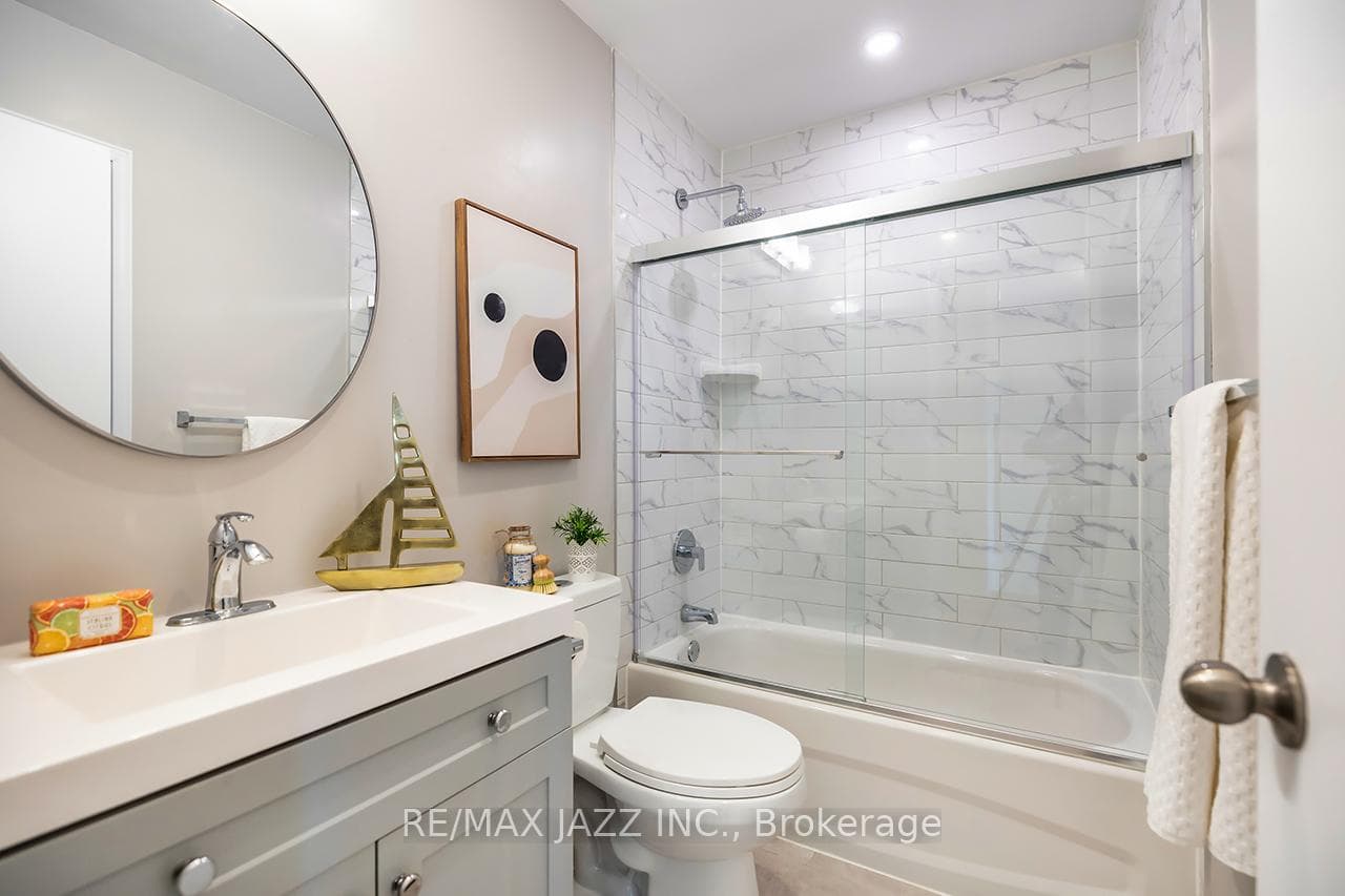 1543 Fieldgate Drive photo 32