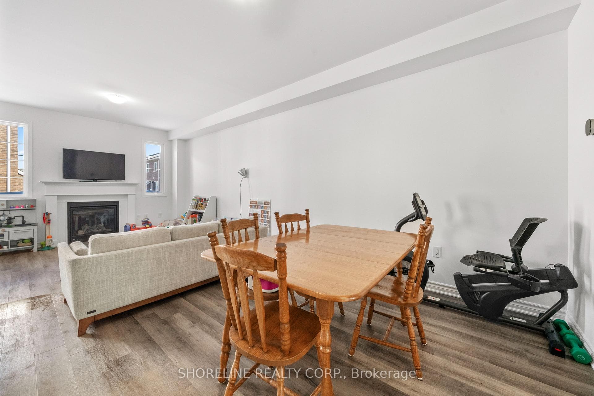 1239 Ferguson Drive photo 2