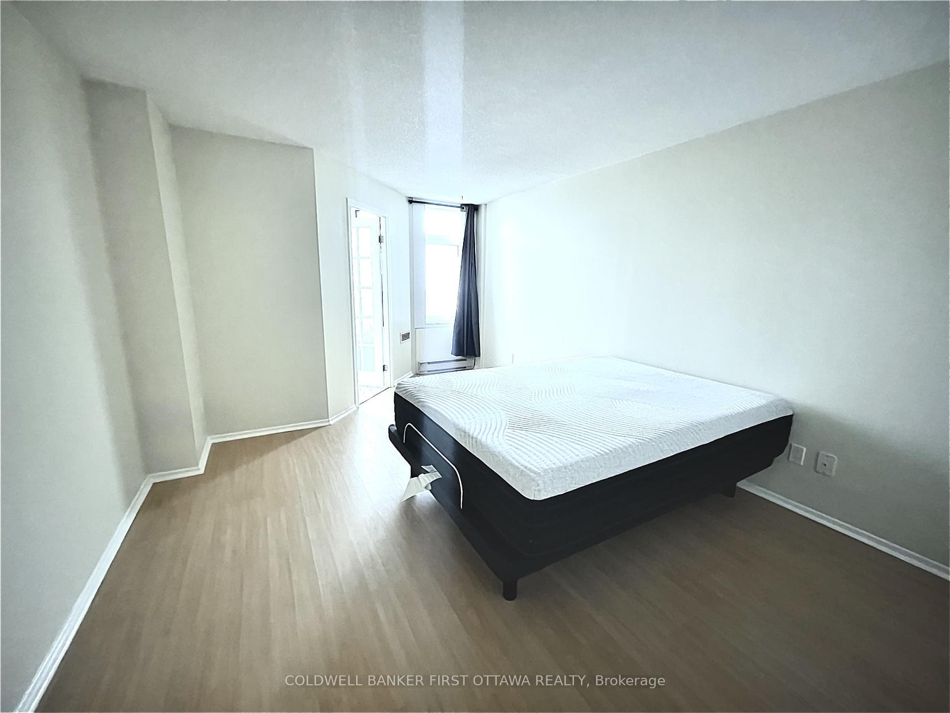 1025 Grenon Avenue Unit 901 photo 12