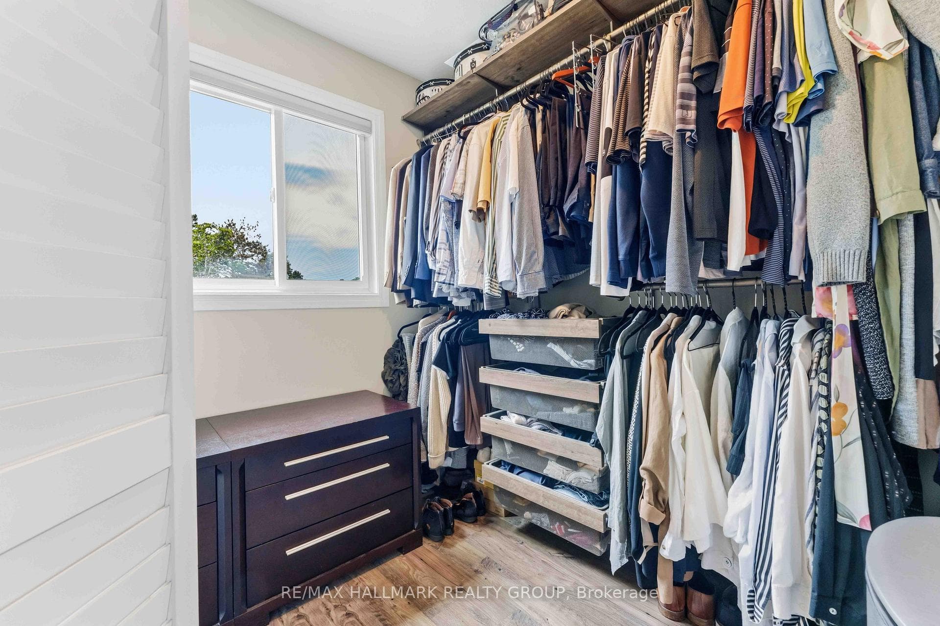 1593 Bottriell Way photo 23