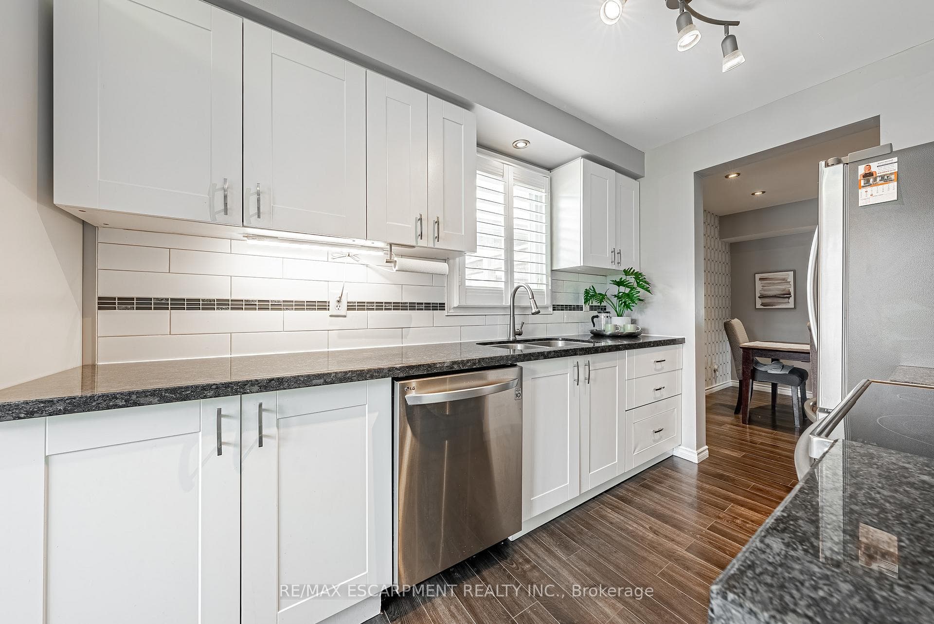 3083 Fontana Court photo 4