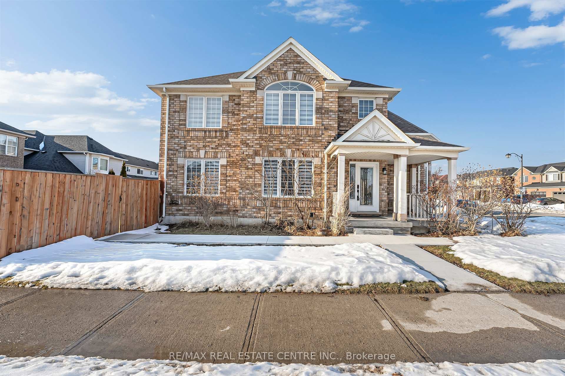 834 Ferguson Drive photo 2
