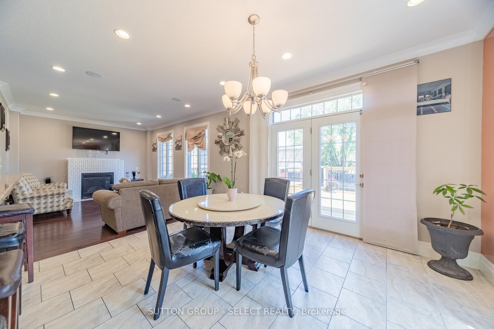 Large Windows with Ample Natural Light