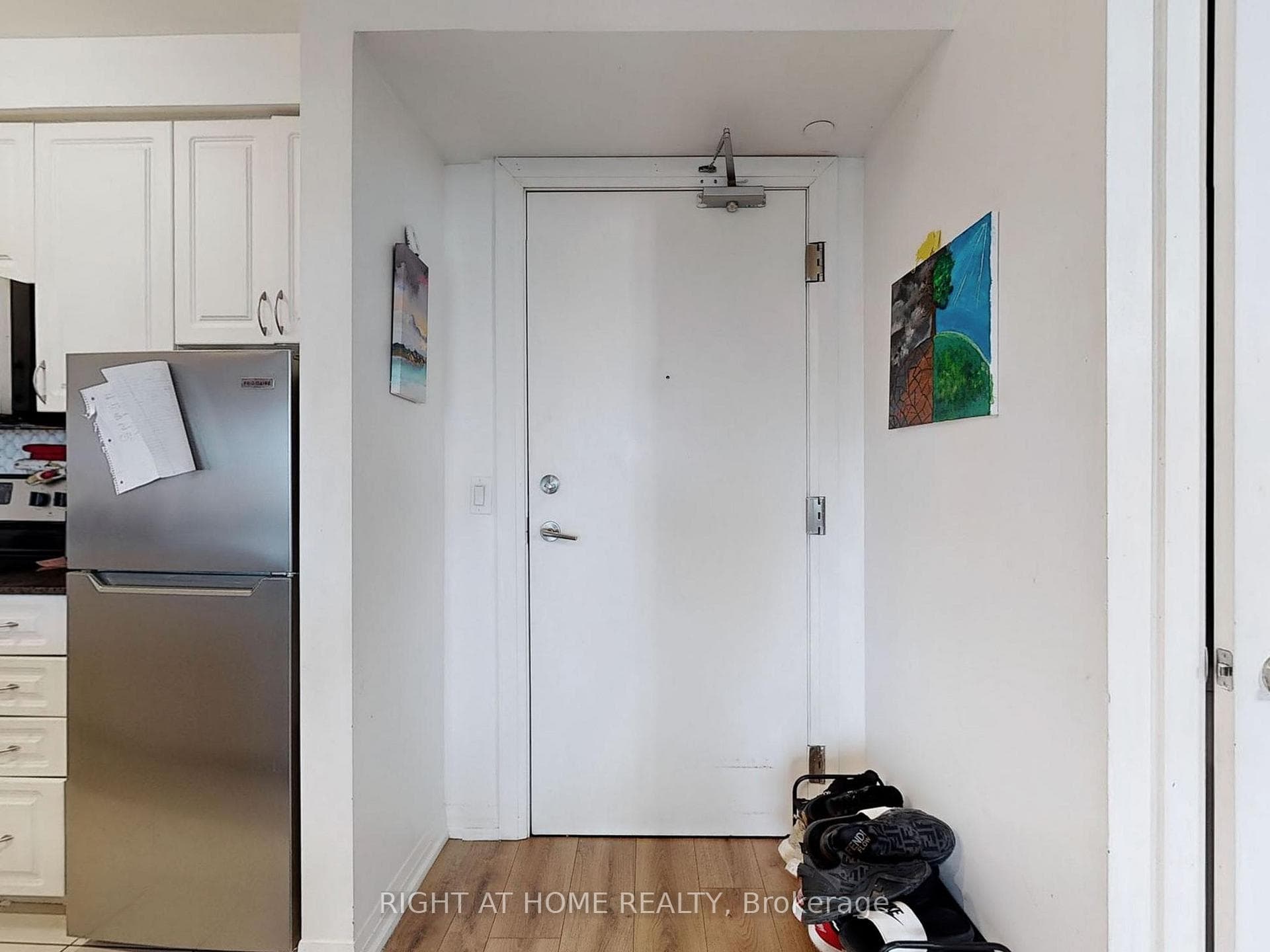 741 Sheppard Avenue Unit 610 photo 40