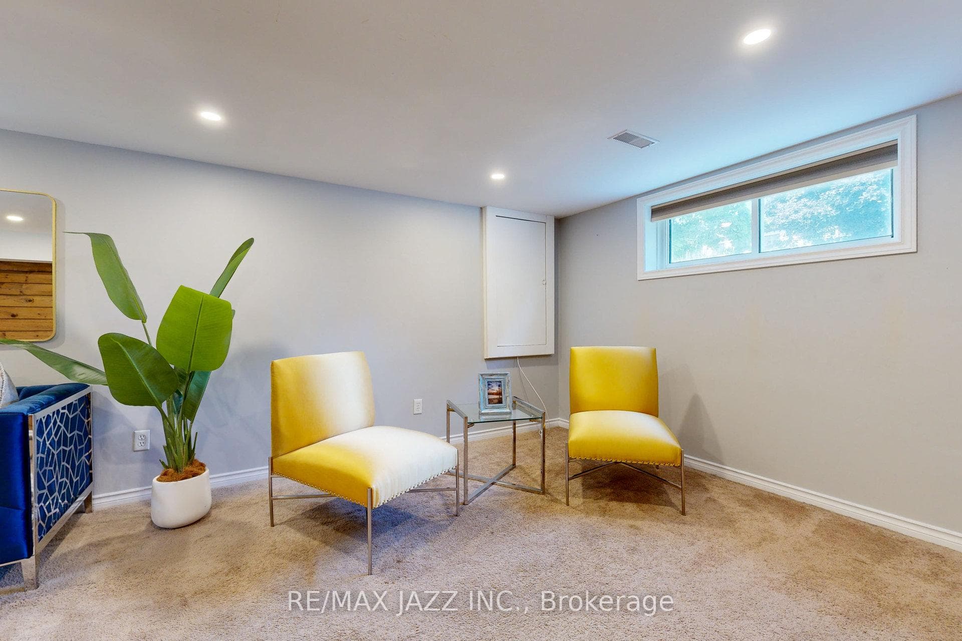 119 Lawrence Crescent photo 41