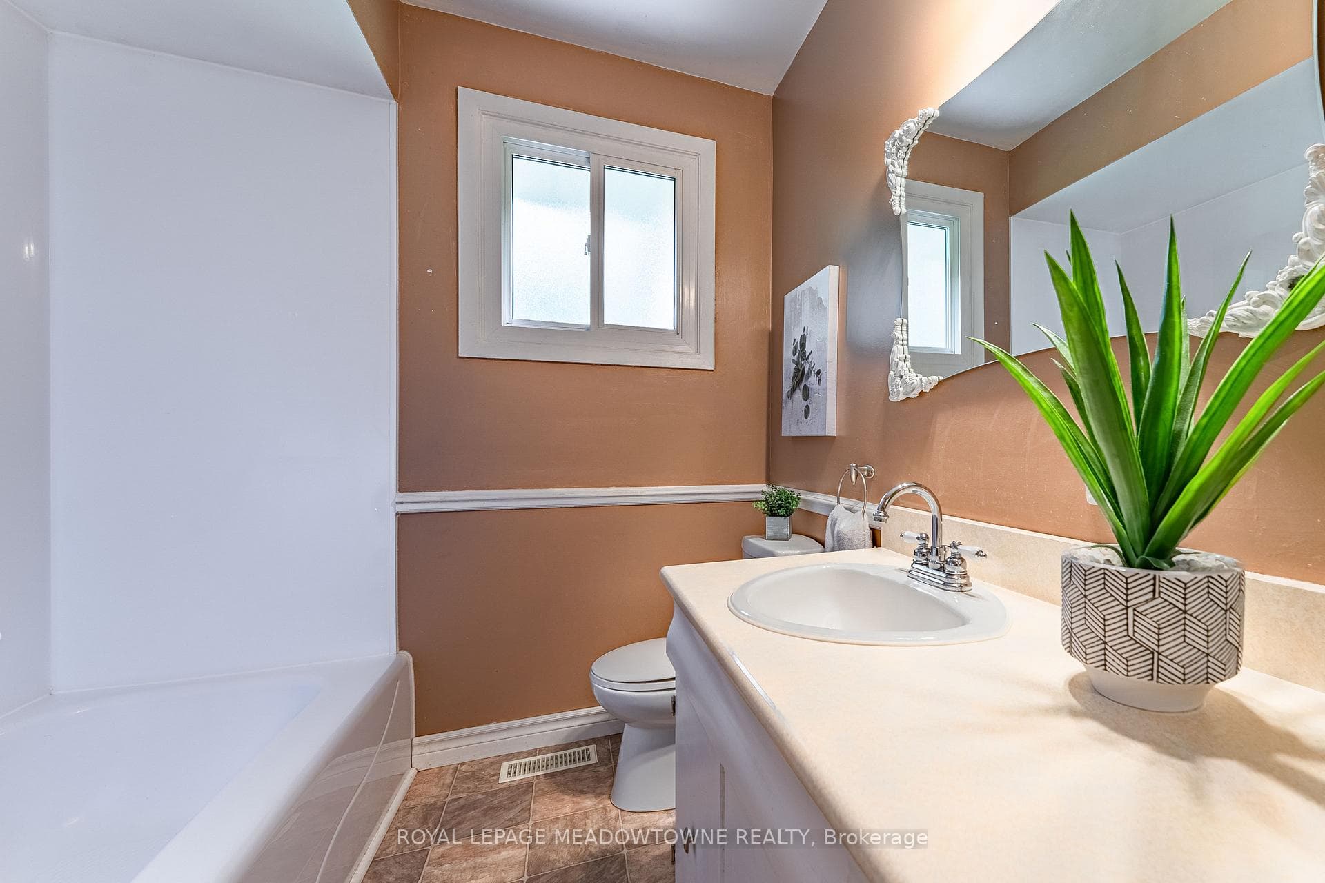 5394 Murray Crescent photo 25