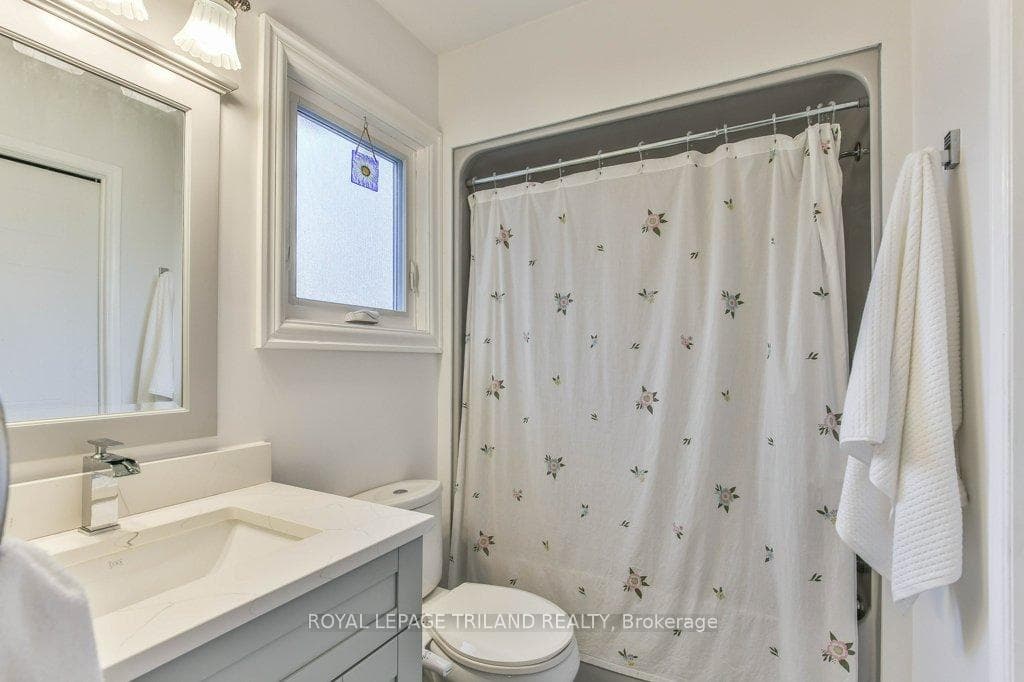 941 QUEENS Avenue photo 27
