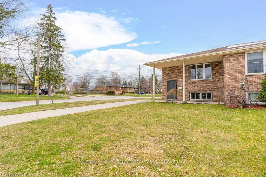 176 SPENCE Drive photo 3