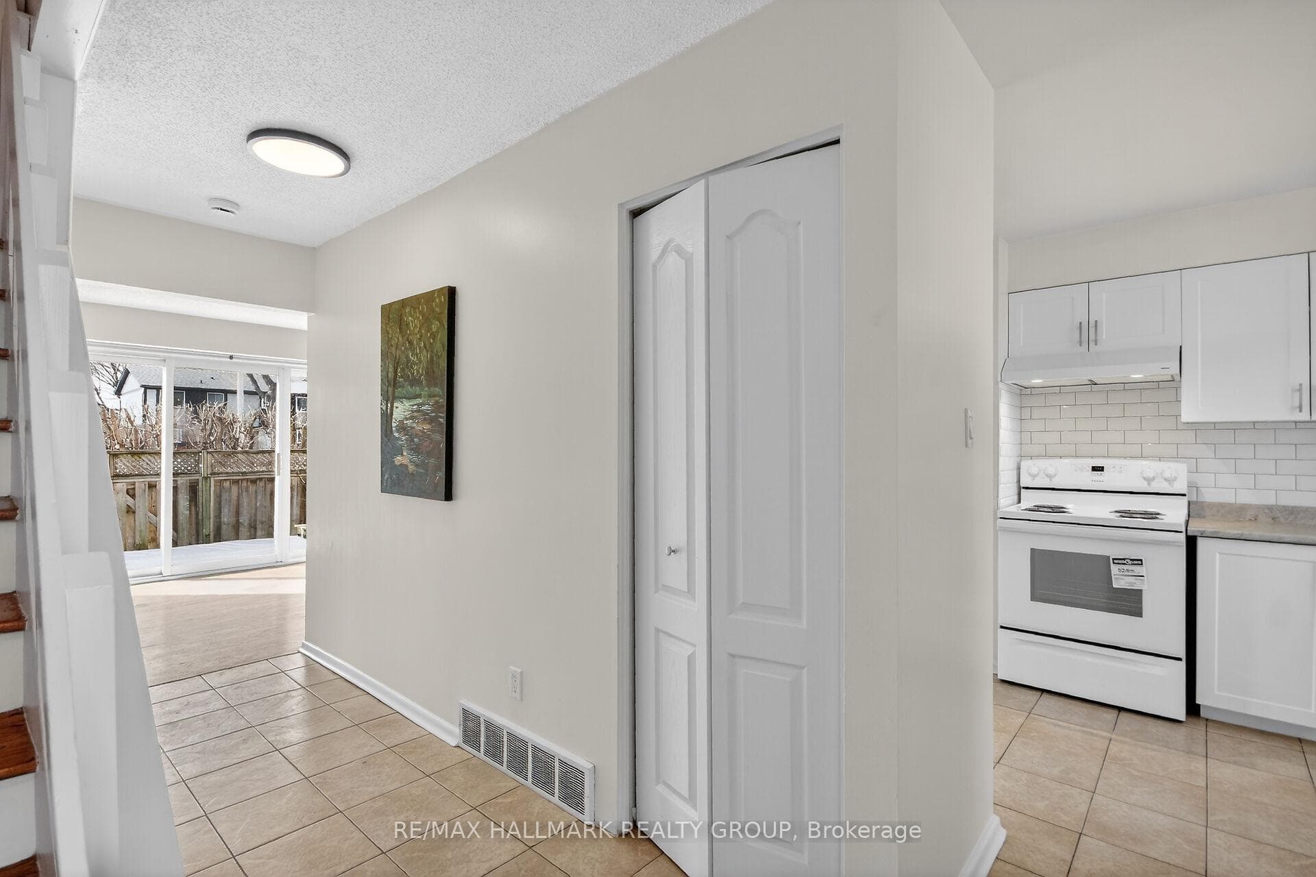 427 Moodie Drive photo 3