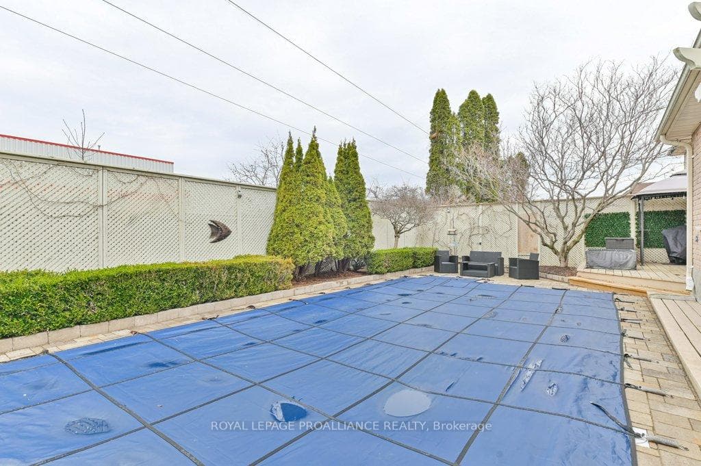 30 Springbrook Crescent photo 36