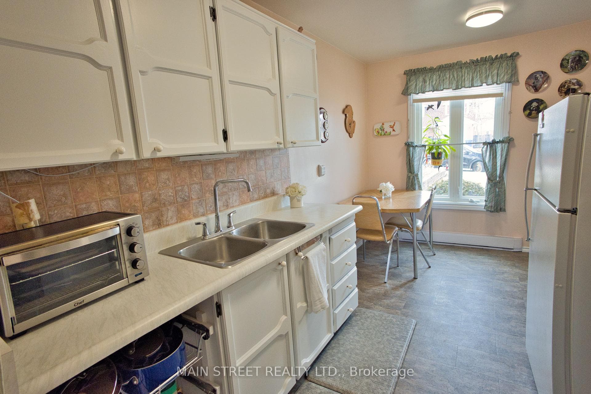 204 Robinson Drive photo 5