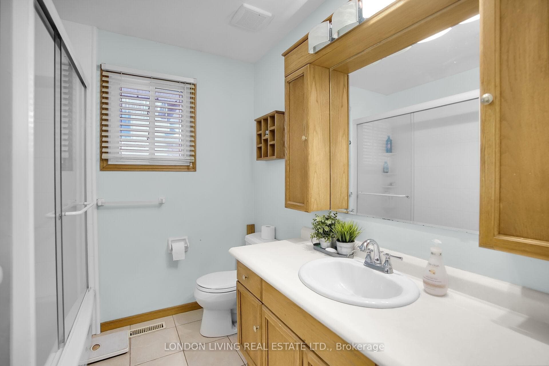 42 Bourbon Lane photo 14