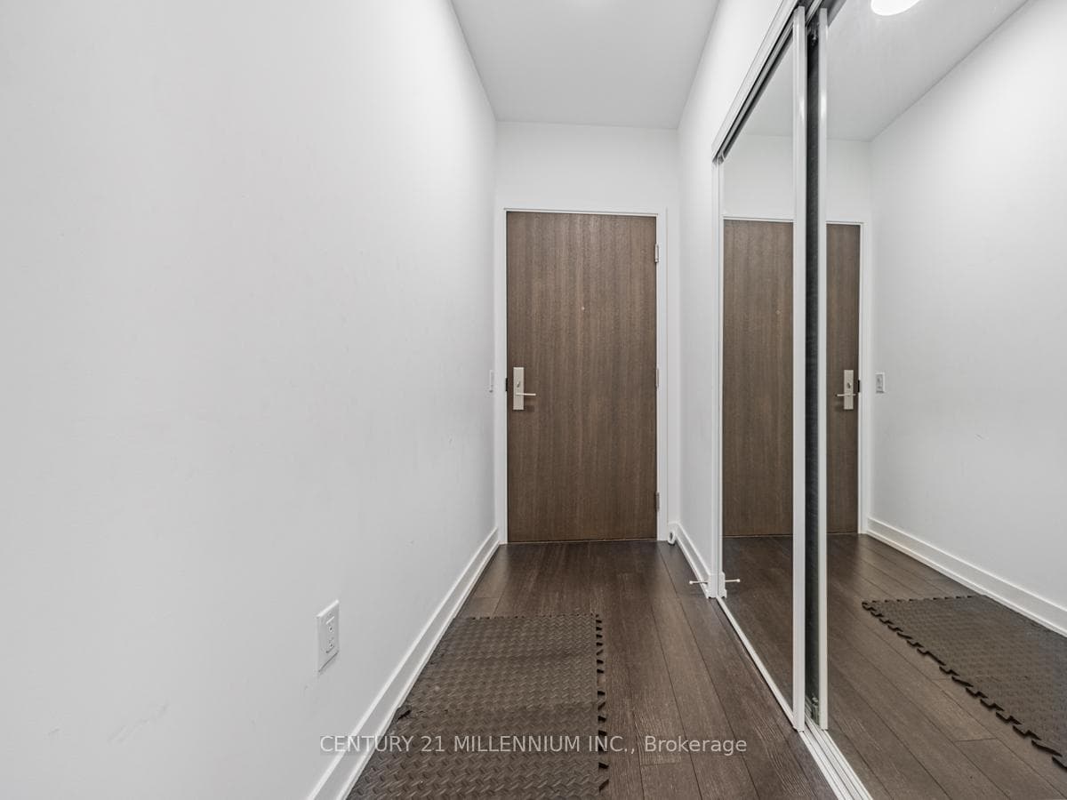 39 Roehampton Avenue Unit 1203 photo 4
