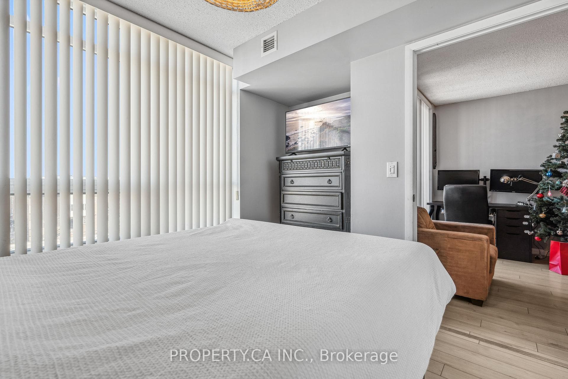 800 Lawrence Avenue Unit 306 photo 14