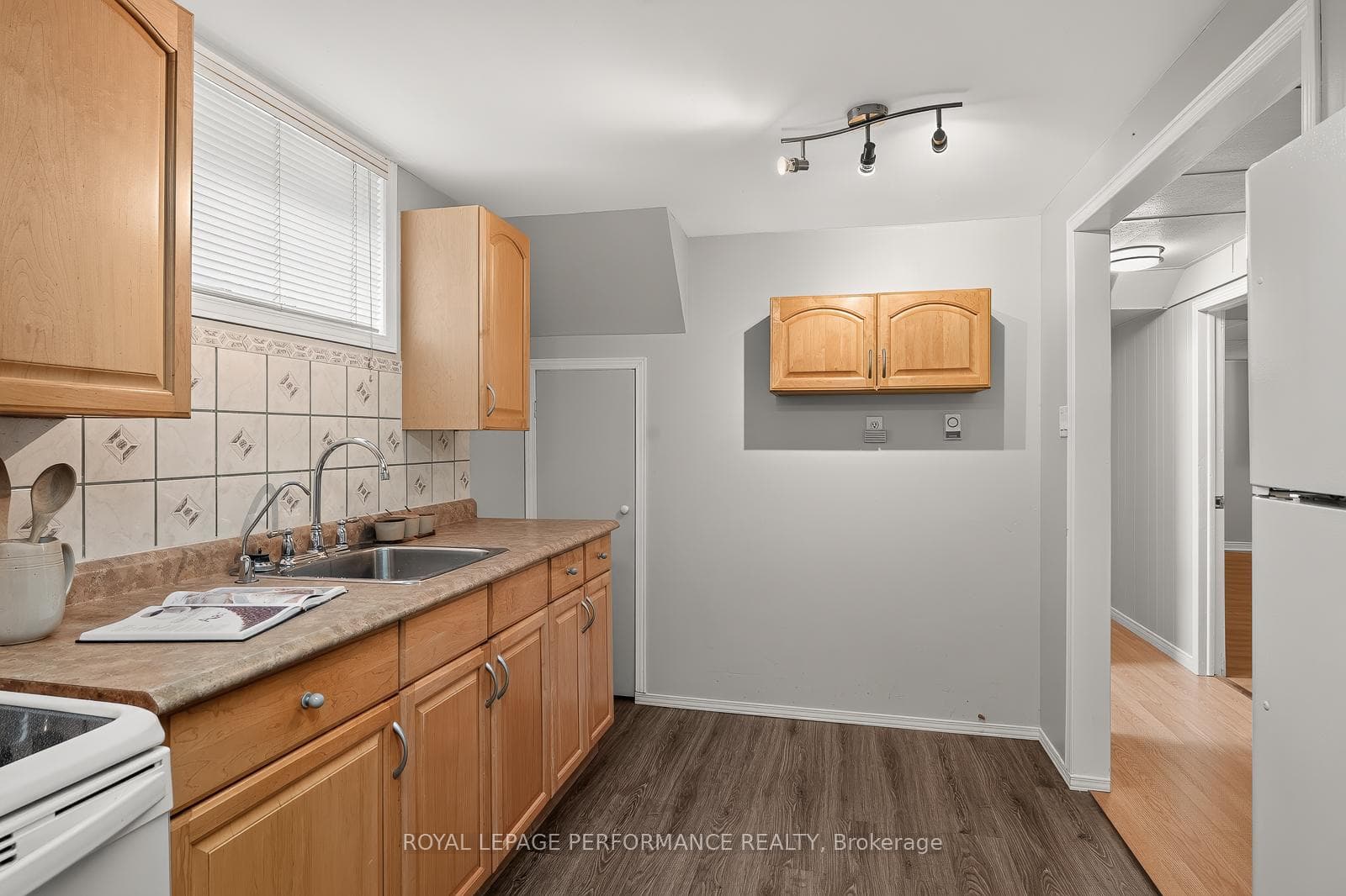 898 Charleswood Avenue photo 25