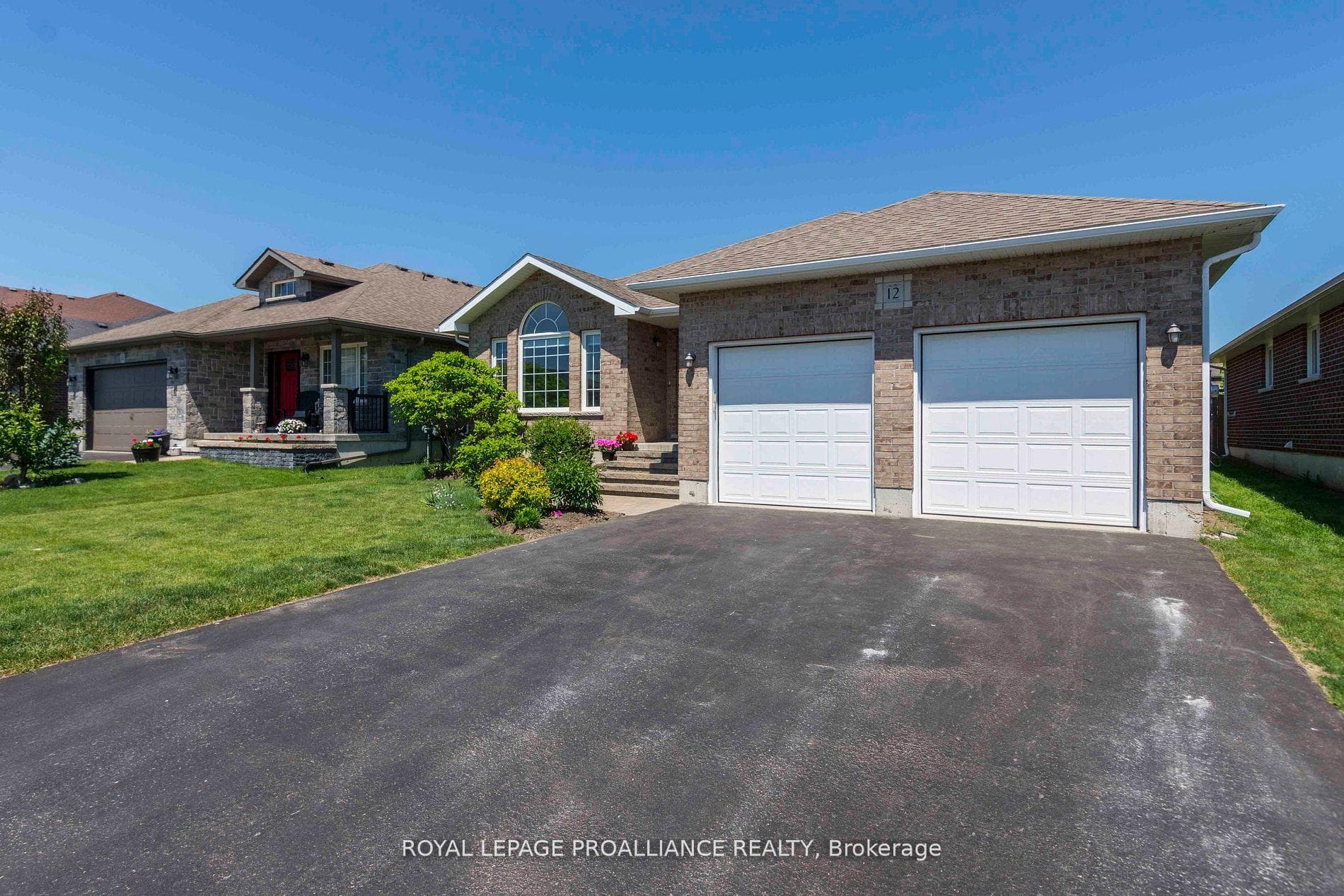12 Crews Crescent photo 3