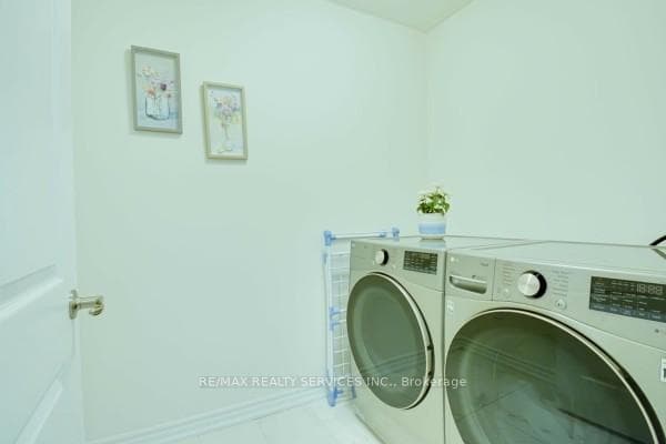 13 Jenner Drive photo 12