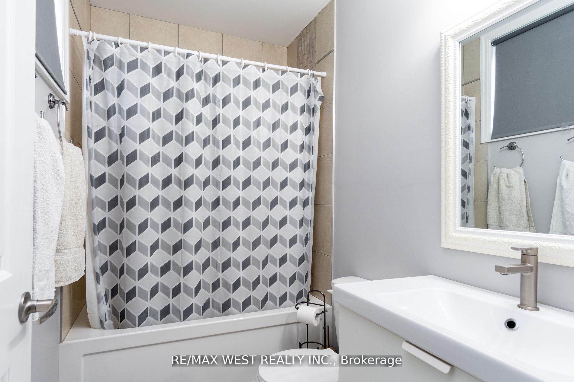 1 Rowan Avenue photo 31