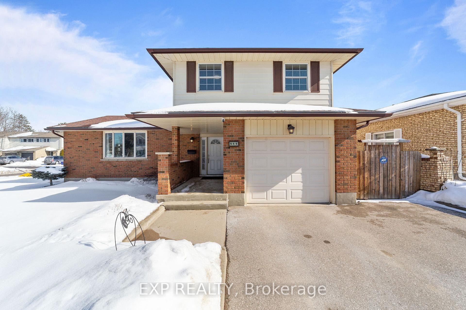 111 Roundhill Court photo 1