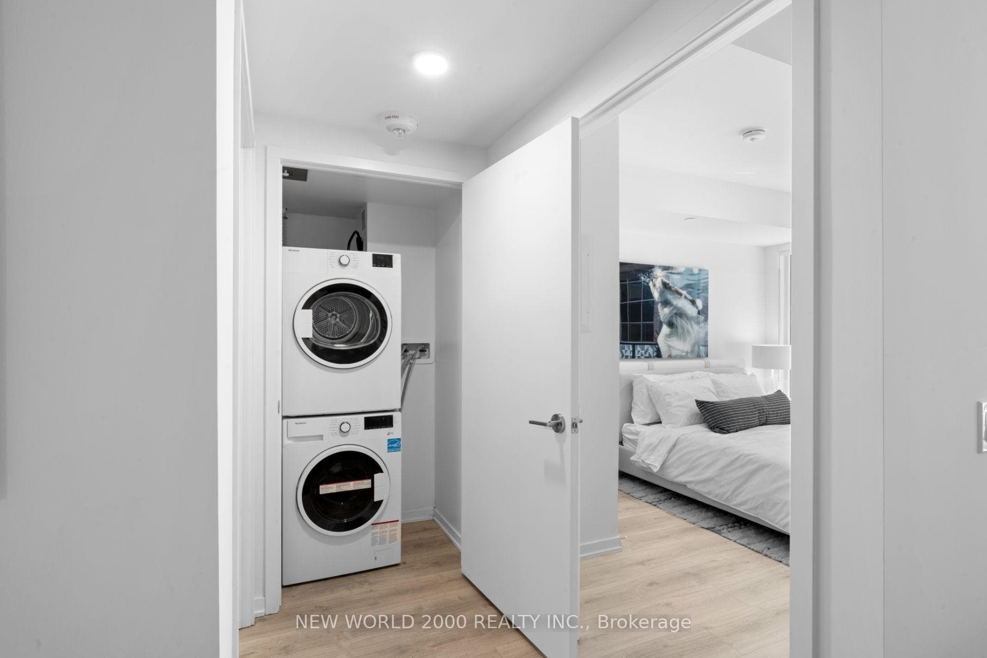 101 Roehampton Avenue Unit 411 photo 9