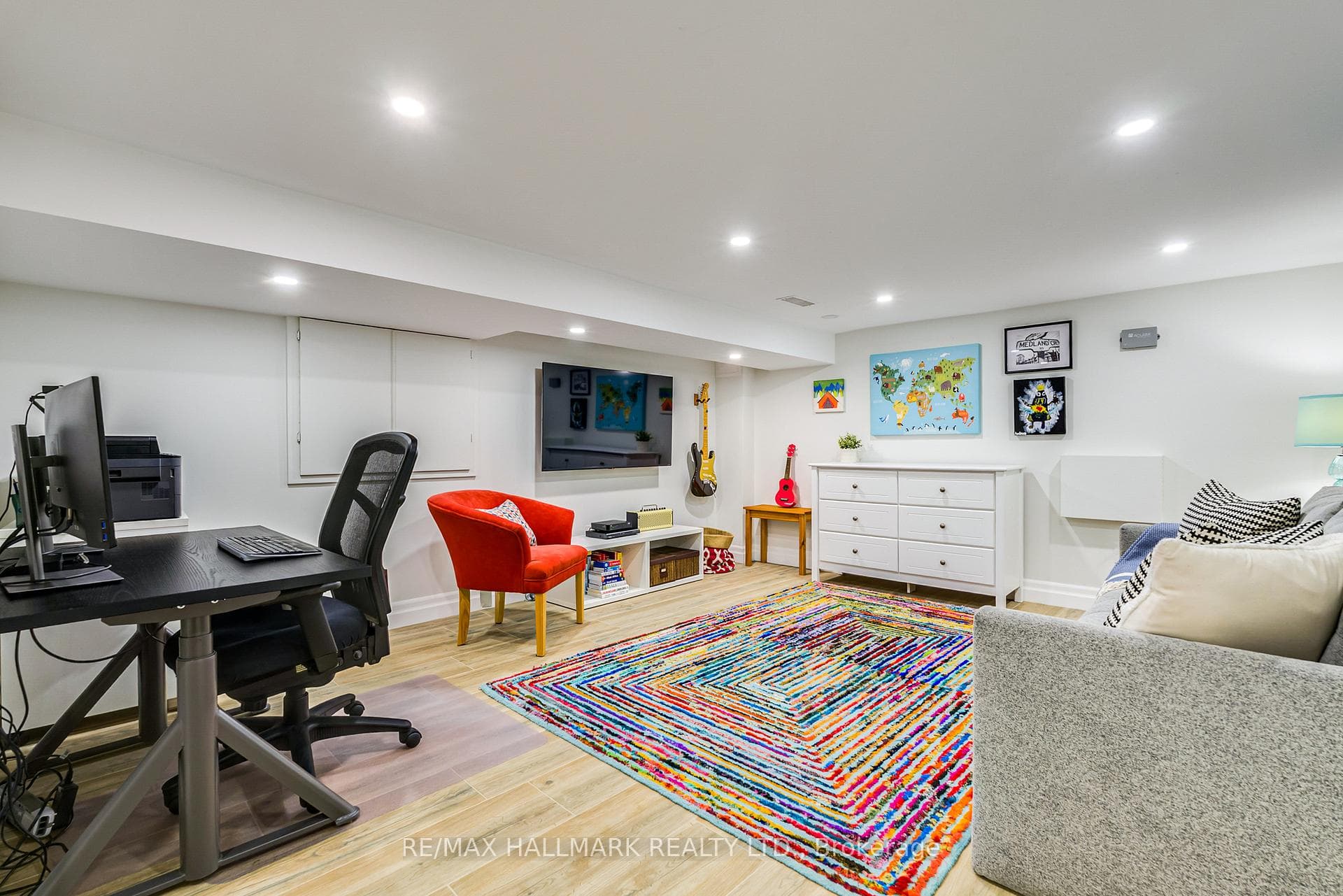 63 Hillsview Avenue photo 32