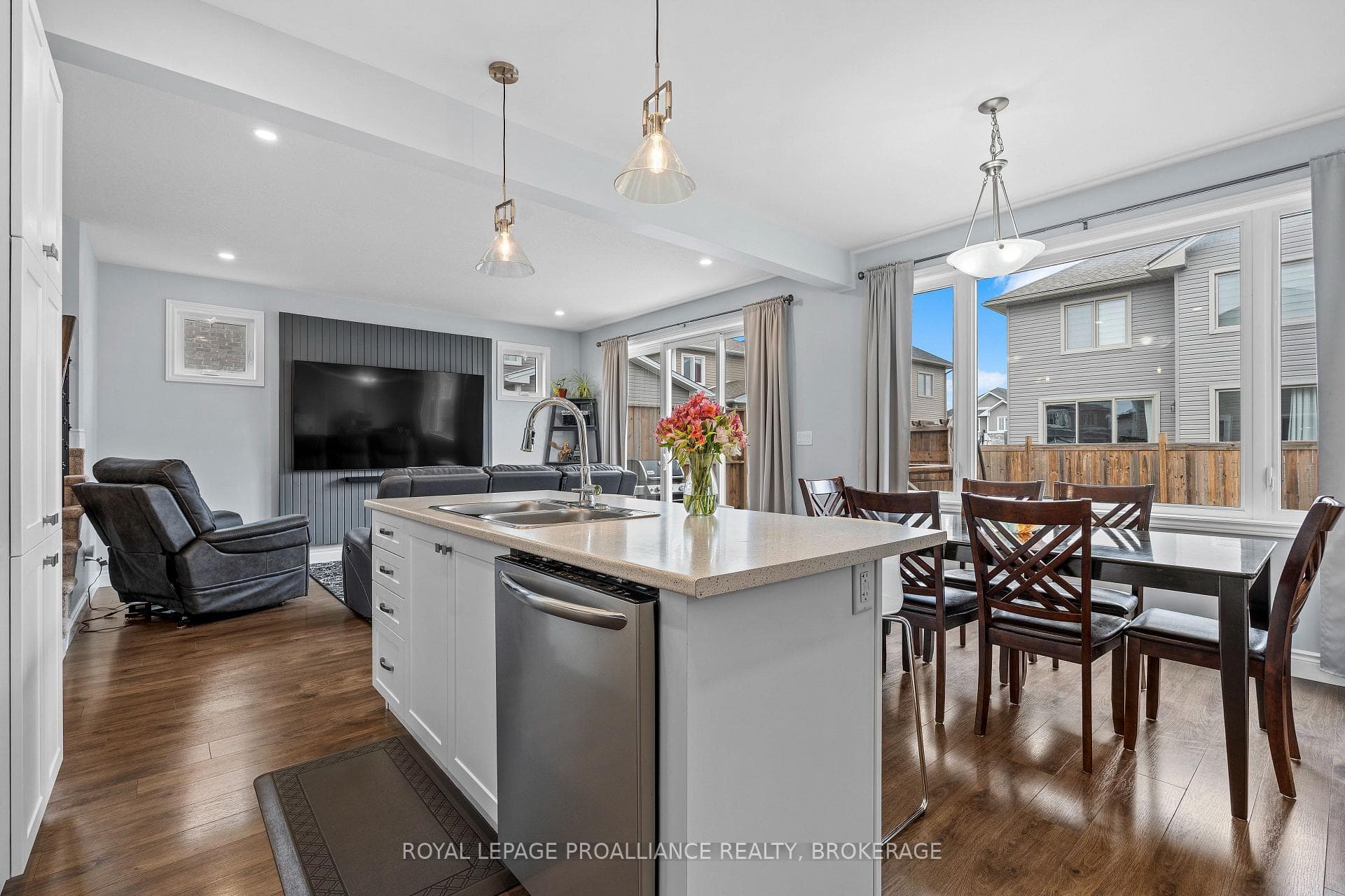 464 Beth Crescent photo 13
