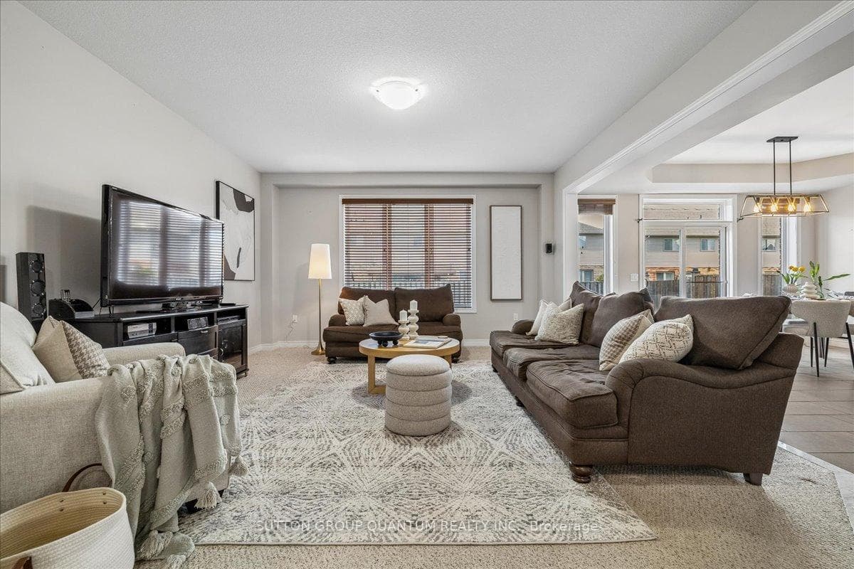 92 Garinger Crescent photo 7