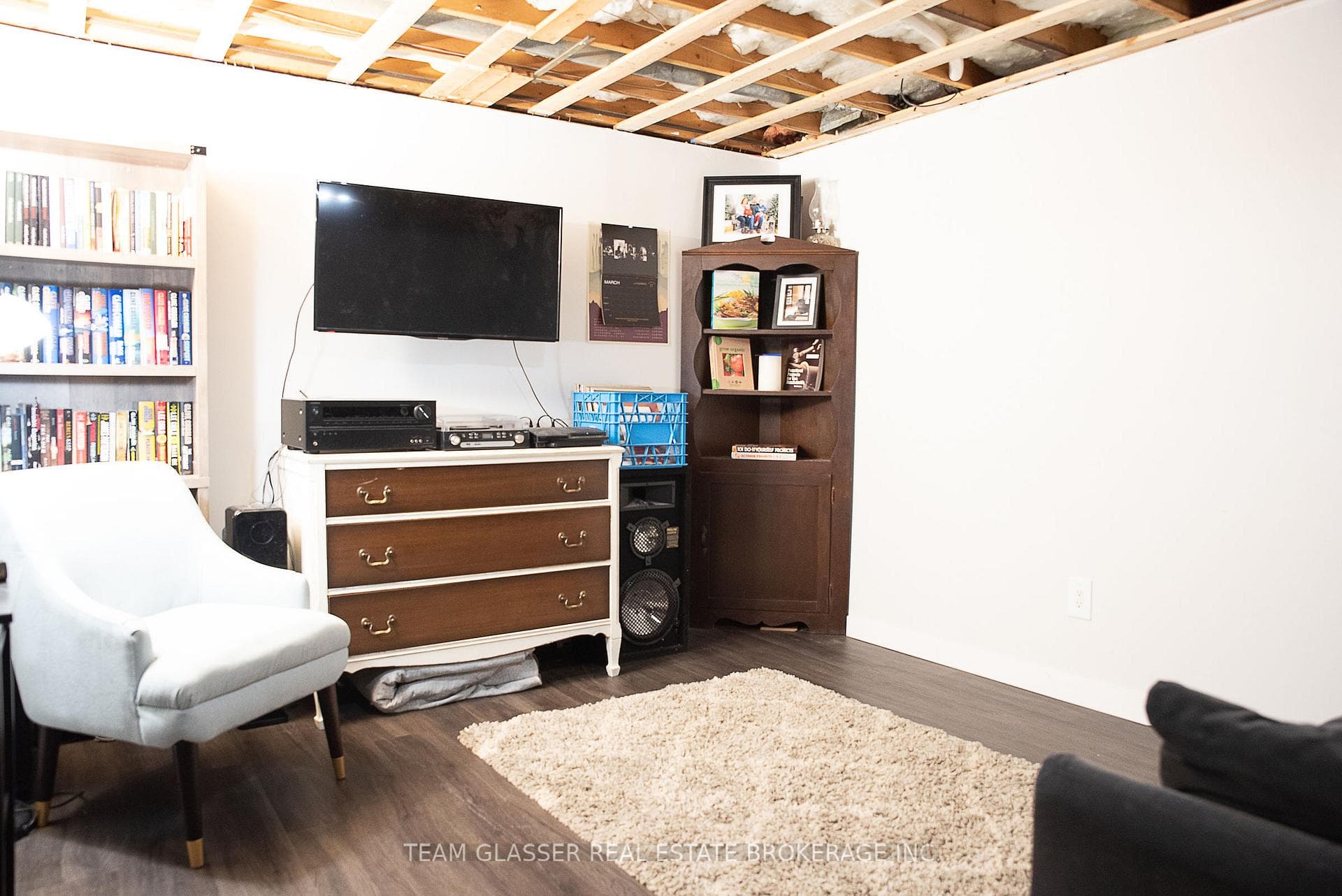 28 PARKVIEW Heights photo 31