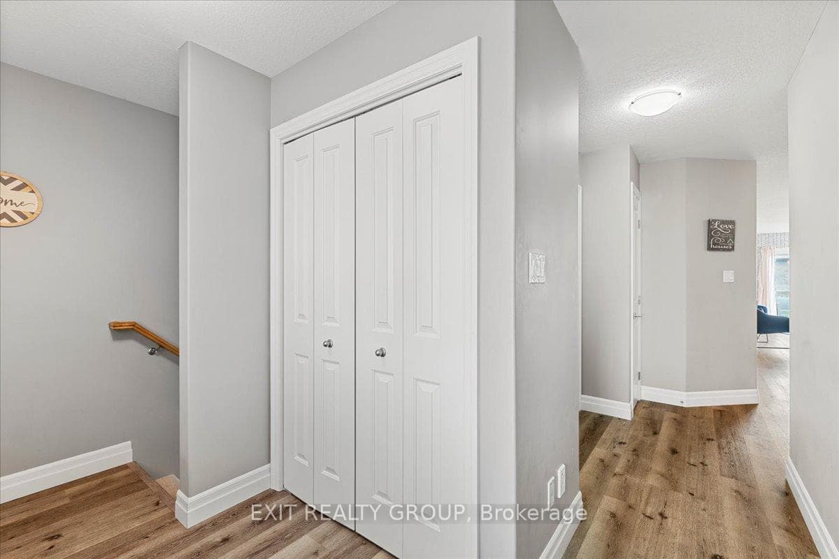 47 Liberty Crescent photo 6