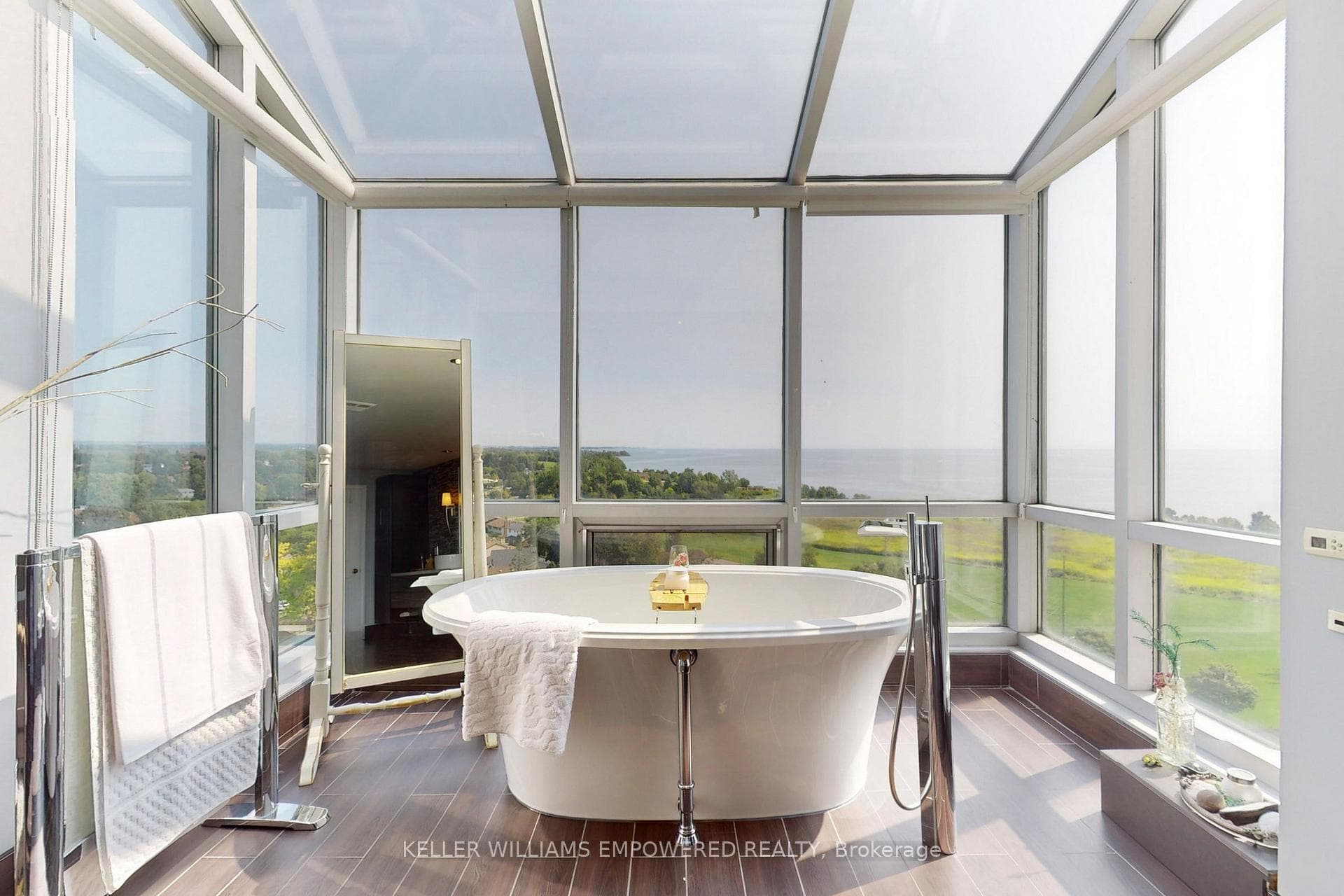 Bubble bath & glass of wine overlooking the lake!