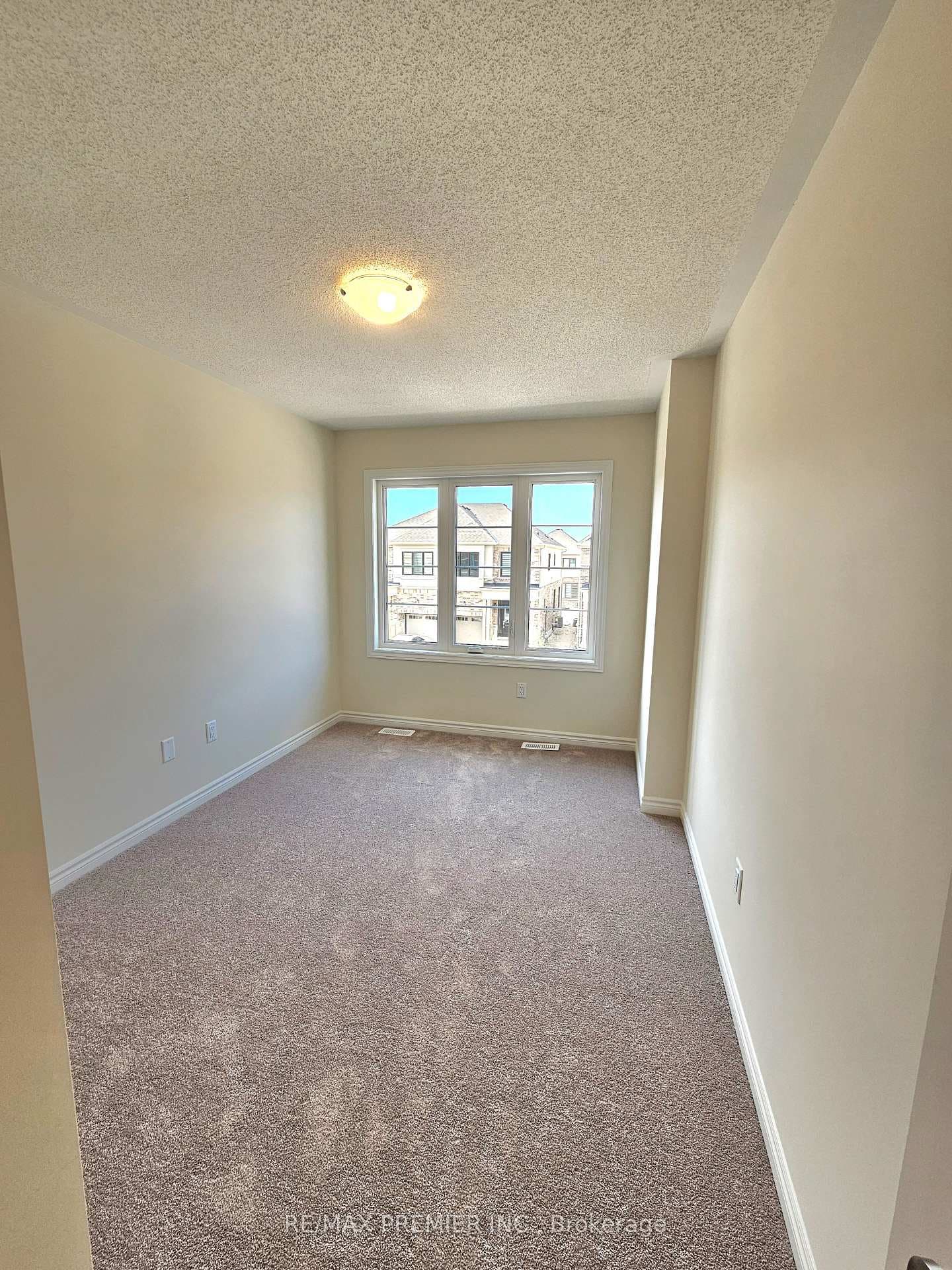 64 Phoenix Boulevard photo 14