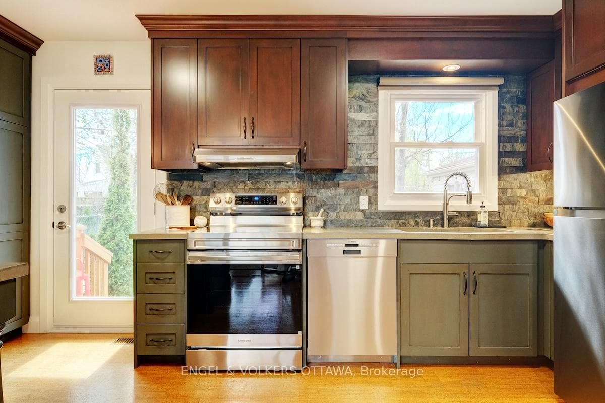 1812 Saunderson Drive photo 19