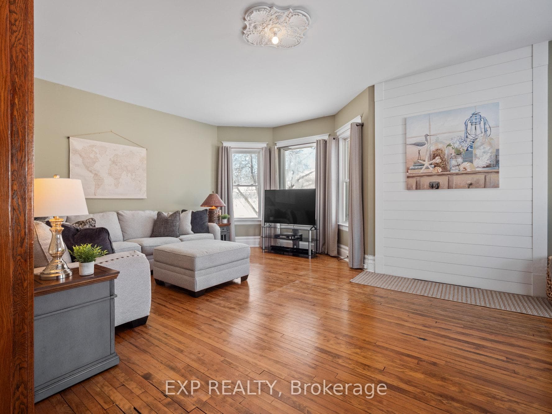 244 Clarence Street photo 10