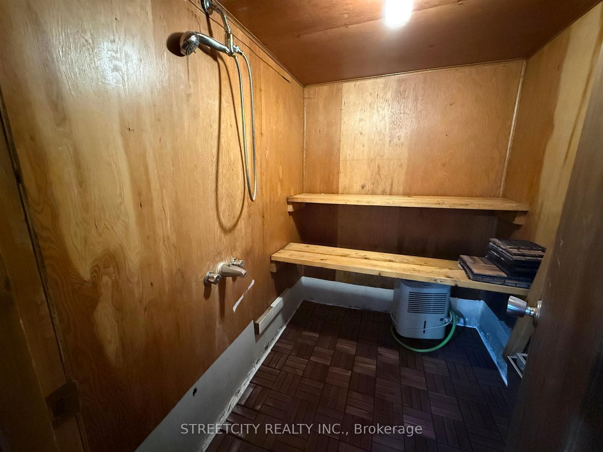 254 MCINTYRE Street photo 18