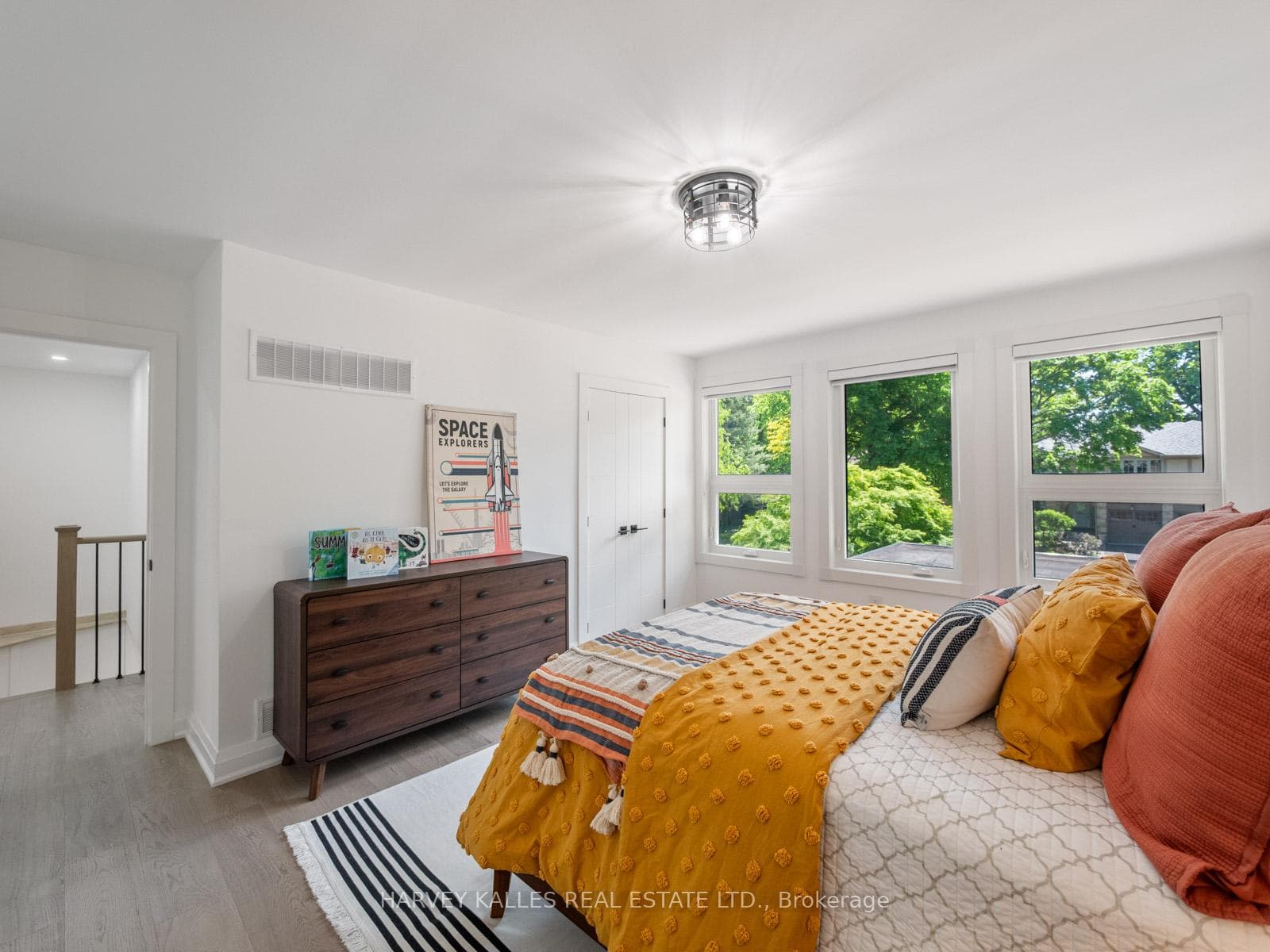 8 Caravan Drive photo 26
