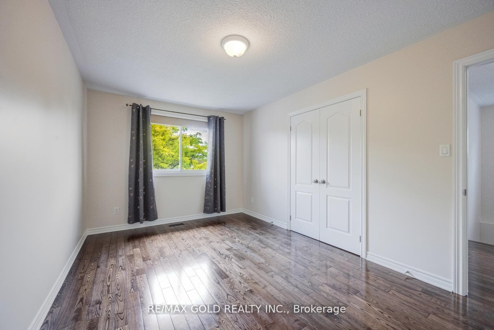 6258 Atherly Crescent photo 18