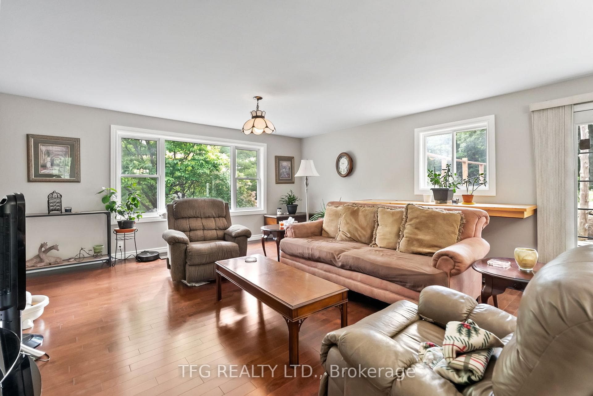 5196 Valleyview Crescent photo 13