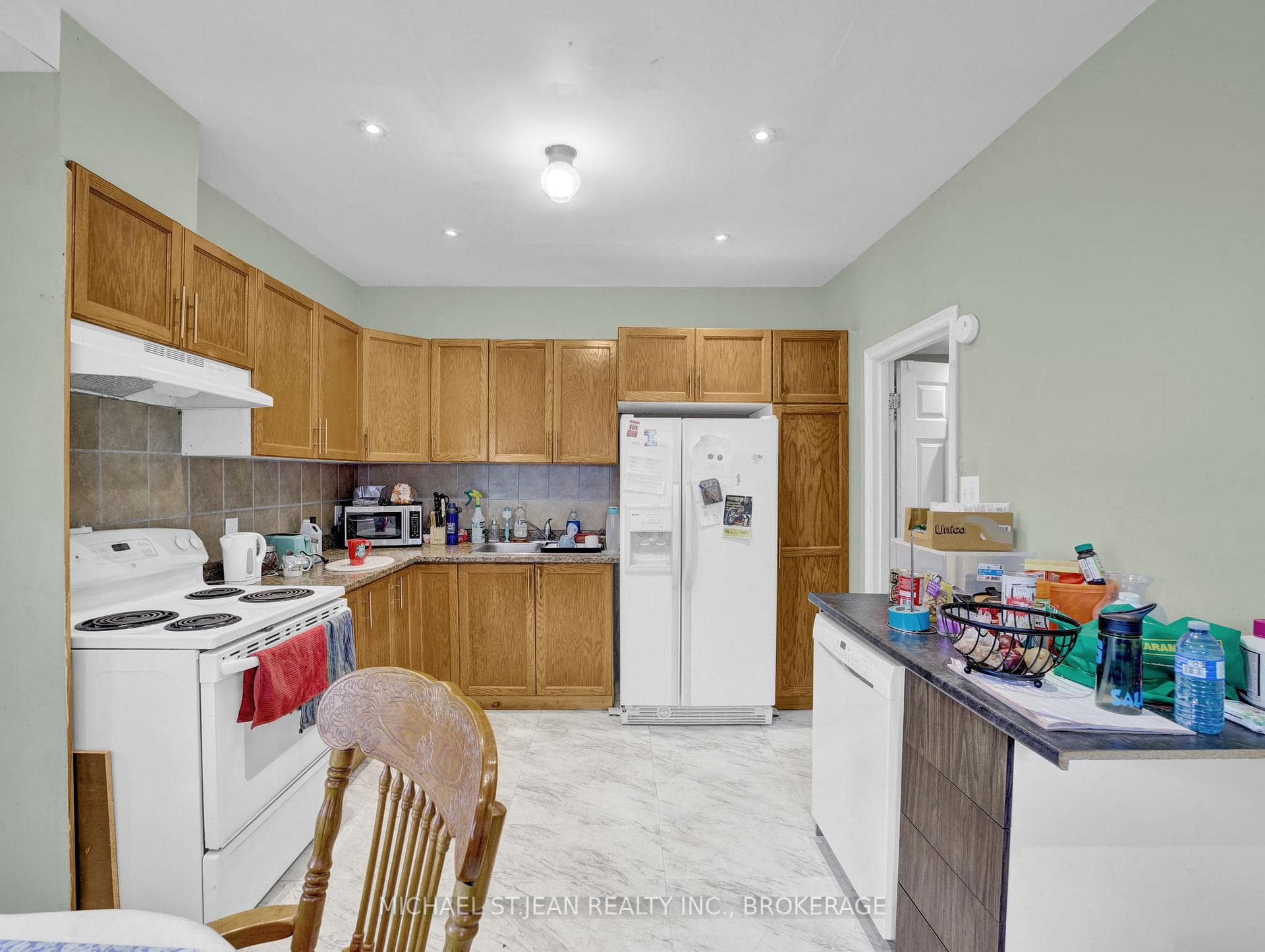 110 Emerald Street photo 12
