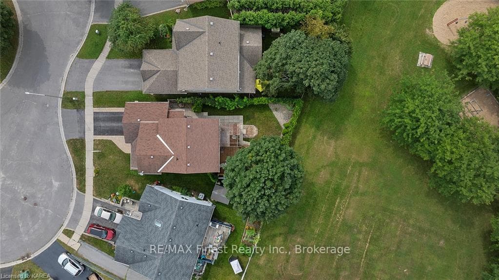 1101 REGATTA Court photo 38