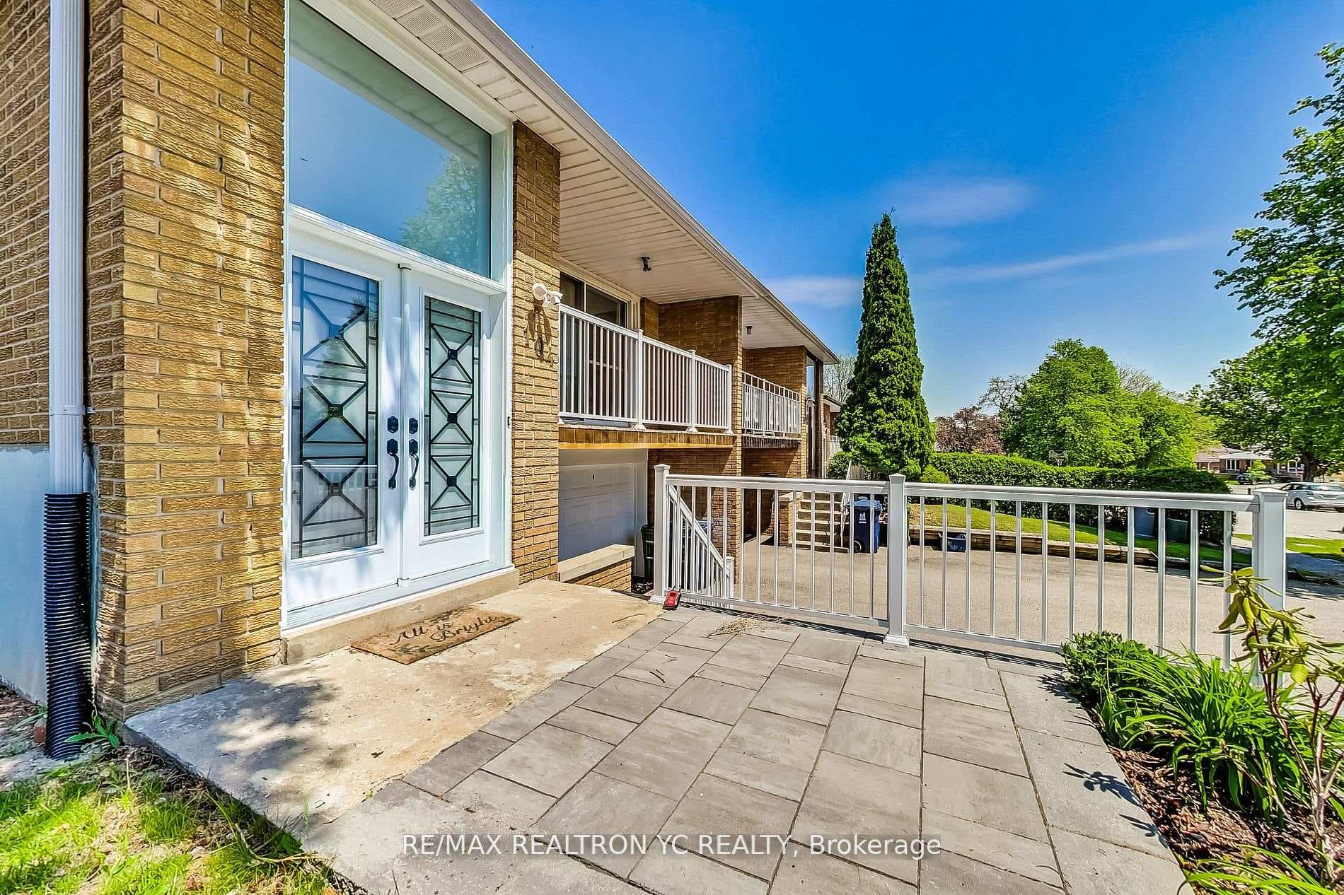 104 Mentor Boulevard photo 3