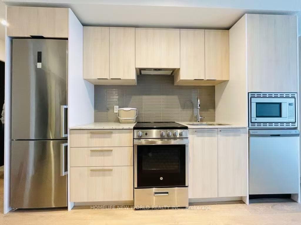 501 Yonge Street Unit 3707 photo 4
