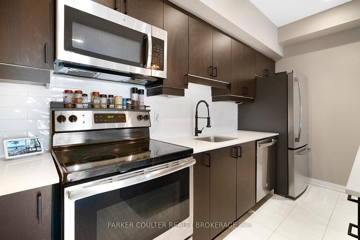 300 Essa Road Unit 603 photo 10